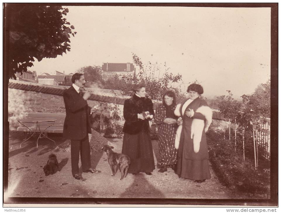 Photo Originale 1905-1910 POISSY - Personnages Dans Un Jardin (A25) - Poissy