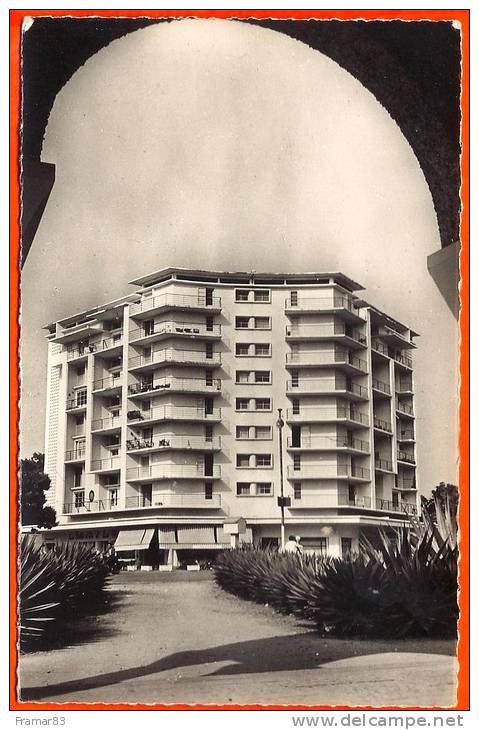 Brazaville - Le Building ( L65 ) - Brazzaville