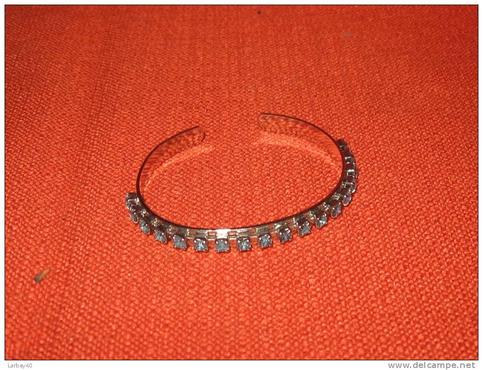 1 Bracelet Fantaisie - Bracciali