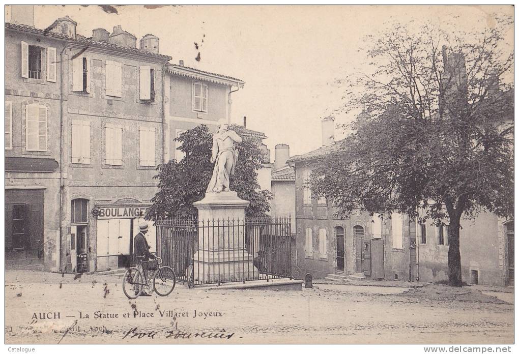 CP 32 - AUCH - La Statue Et La Place Villaret Joyeux - Auch