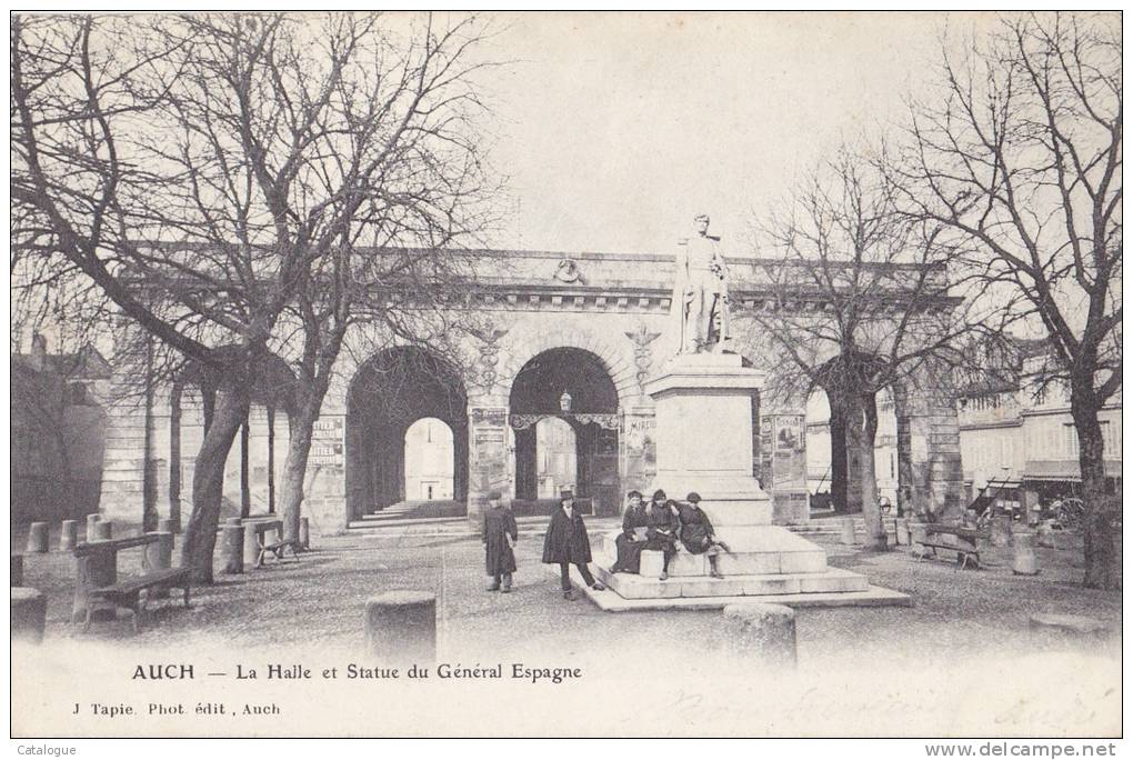 CP 32 - AUCH - La Halle Et Statue Du Général Espagne - Auch