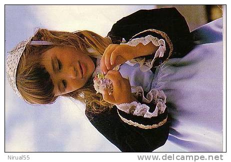 Fillette En Costume De CARHAIX Folklore Régionalisme Enfant - Carhaix-Plouguer