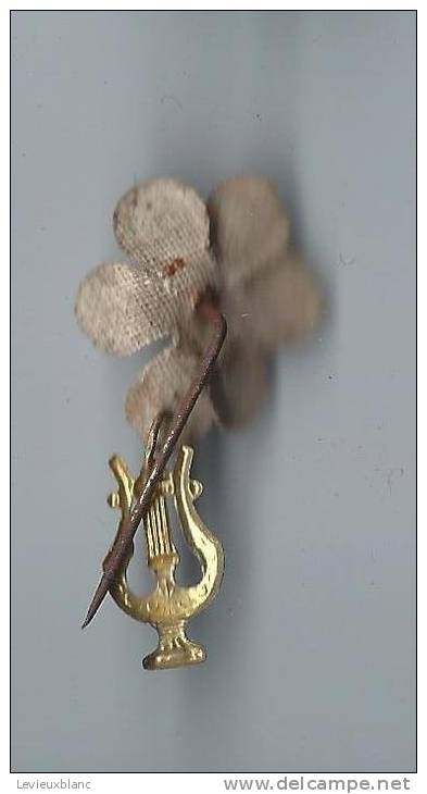 Petite épingletteMusique/ Manifestation/Fleur / En Tissu/ Avec Lyre En Pendentif/Vers 1880   D255 - Other Products