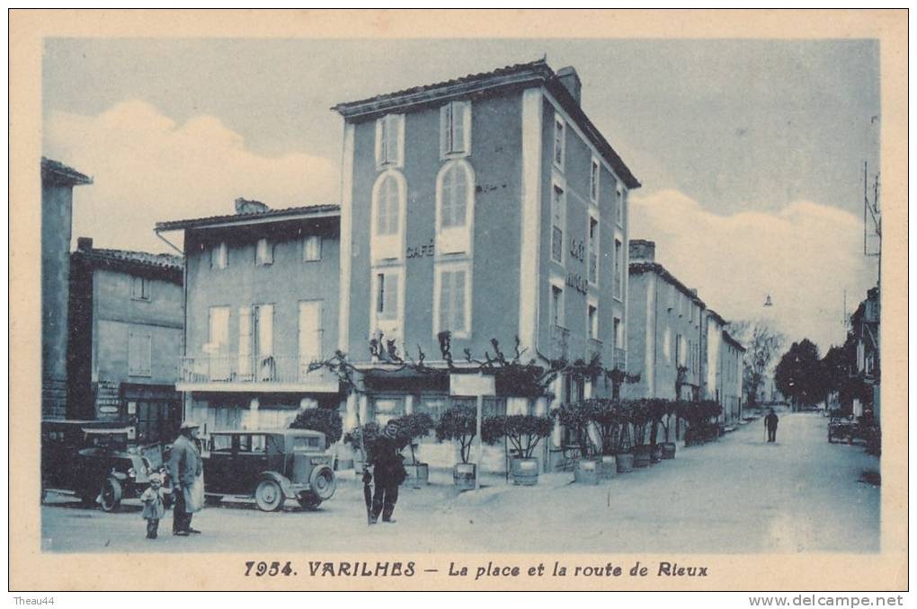&curren;&curren;  -   1954   -  VARILHES   -  La Place Et La Route De Rieux  -  &curren;&curren; - Varilhes