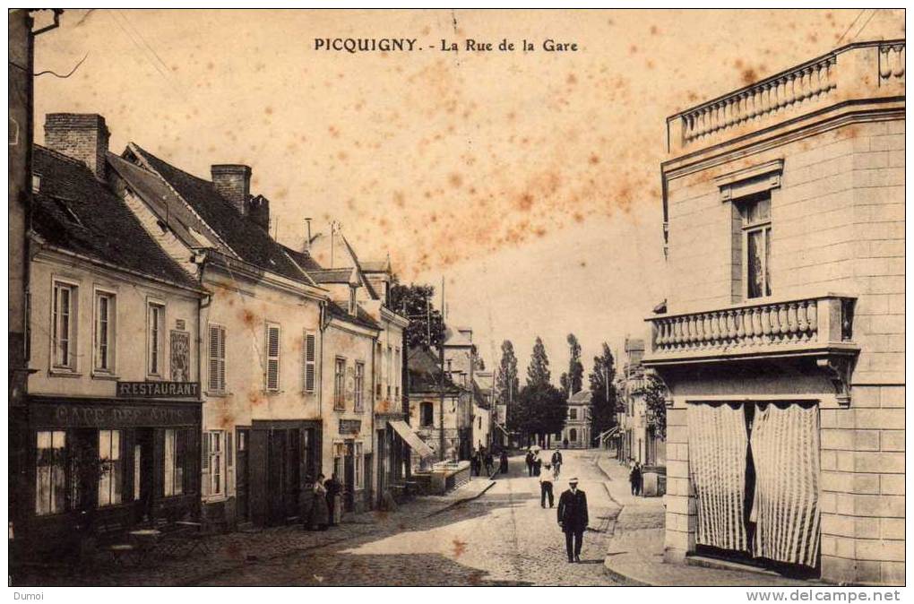 PICQUIGNY  -  La Rue De La Gare - Picquigny