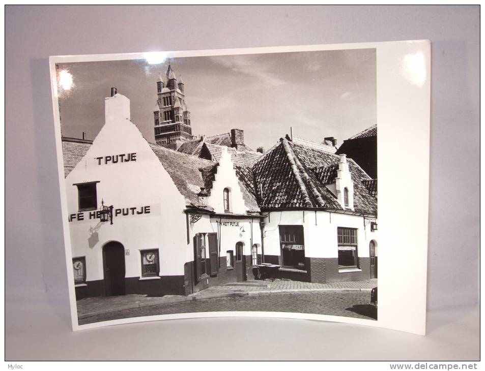 Foto/Photo. Brugge. Bruges. Café In Het Putje. Foto C.G.T. -De Meyer. - Lieux