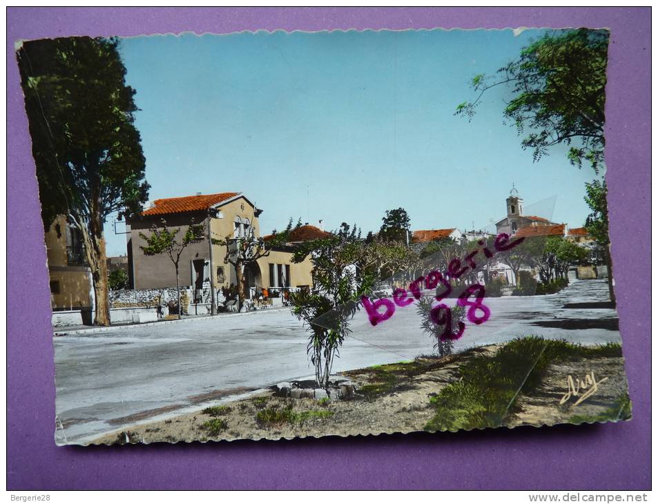 CPA 83 - LE BEAUSSET - Place De La Poste - (pli Vertical à Gauche) - - Le Beausset