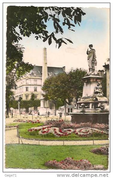 Chalon Sur Saone - Square Du Palais De Justice - Chalon Sur Saone