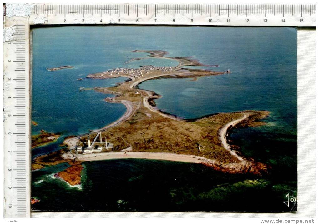 L ILE DE SEIN -  Vue Générale De L Ile Prise Du Côté Du Phare - Ile De Sein