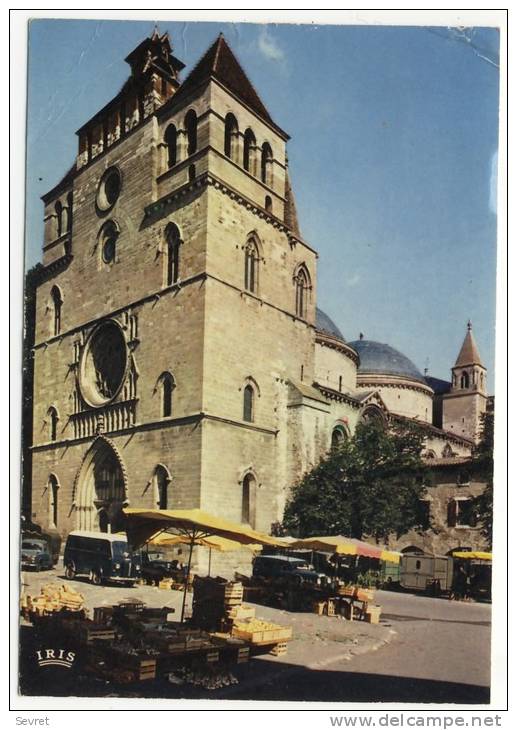CAHORS. - La Cathédrale Saint-Etienne. Véhicules Années 60 . Fourgon Citroën- . CPM - Cahors
