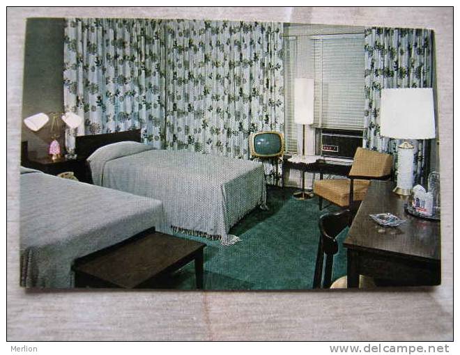 USA  NY Albany - Hampton  Motor Hotel -  Room Interior     D101073 - Albany