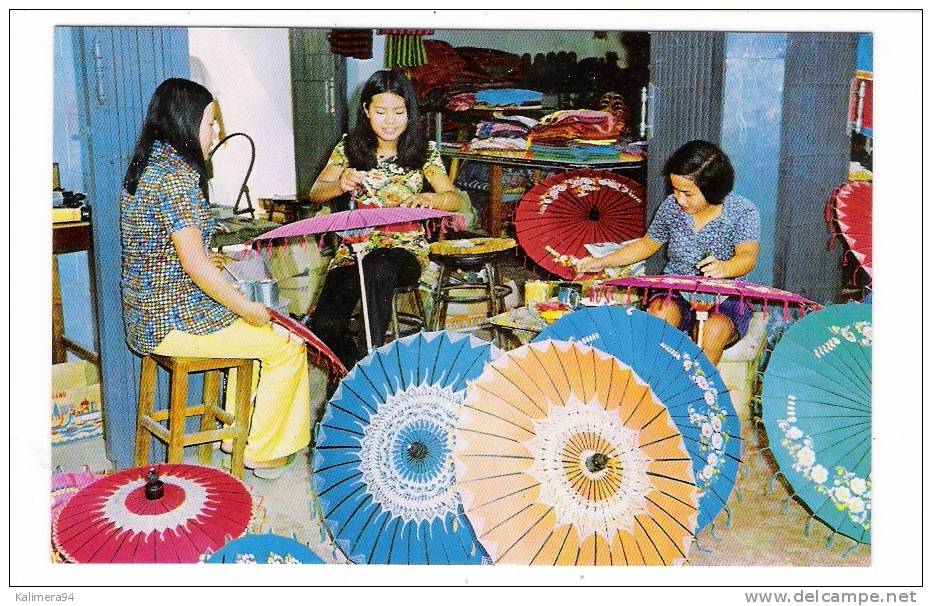 THAÏLANDE  /  FAMOUS PAPER-UMBRELLA MAKING HOME INDUSTRY IN CHIENGMAI NORTH THAILAND  ( Confection De PARAPLUIES ) - Thailand