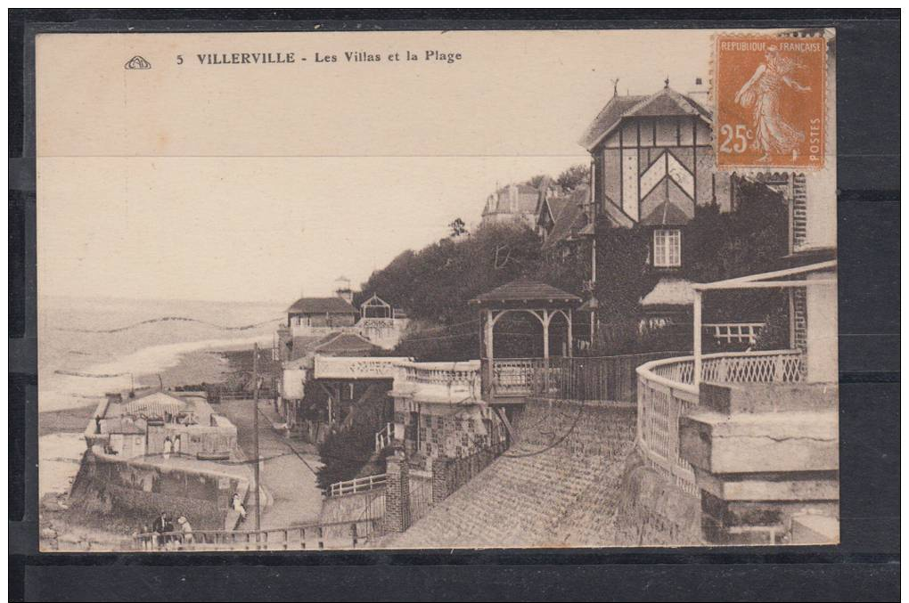 FRANCE. 14 (CALVADOS).CPA. VILLERVILLE.LES VILLAS ET LA PLAGE  CIRCULÉE 1928 AVEC TIMBRE - Villerville