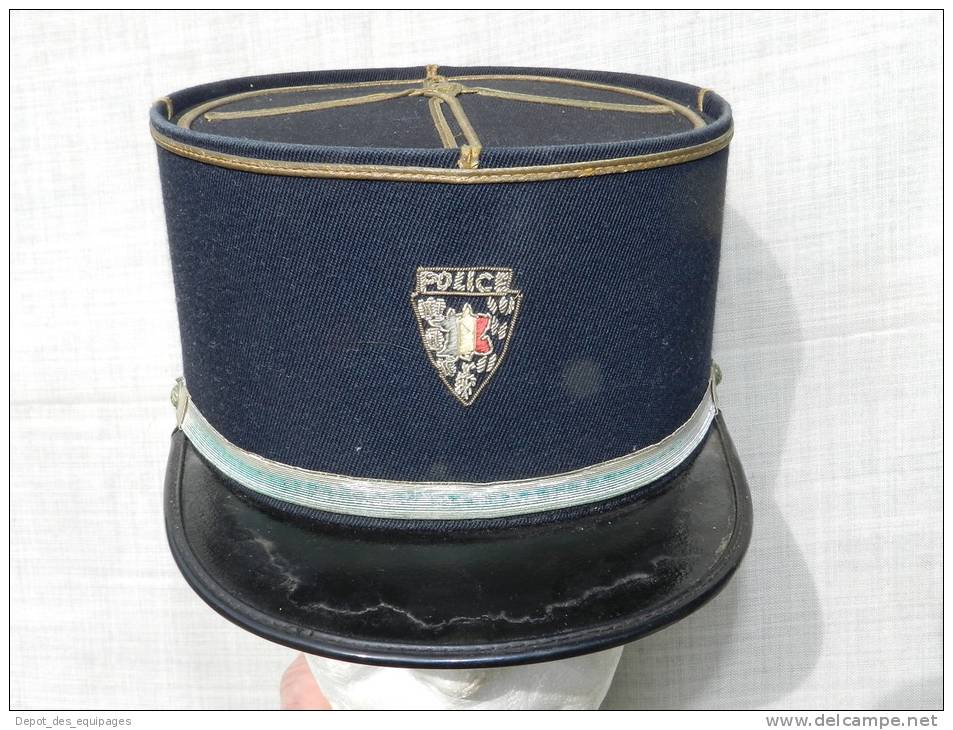 TRES BEL ANCIEN KEPI POLICE - INSIGNE BRODE MAIN -  Années 1960 à Voir ..............#.5 - Police & Gendarmerie