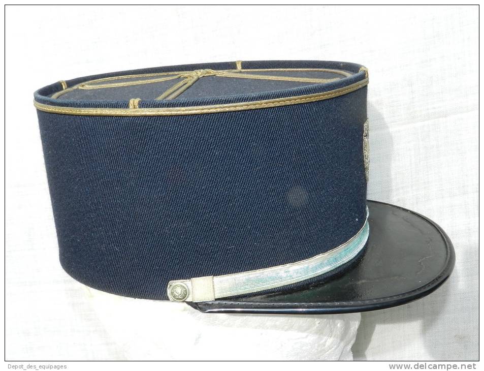 TRES BEL ANCIEN KEPI POLICE - INSIGNE BRODE MAIN -  années 1960 à voir ..............#.5