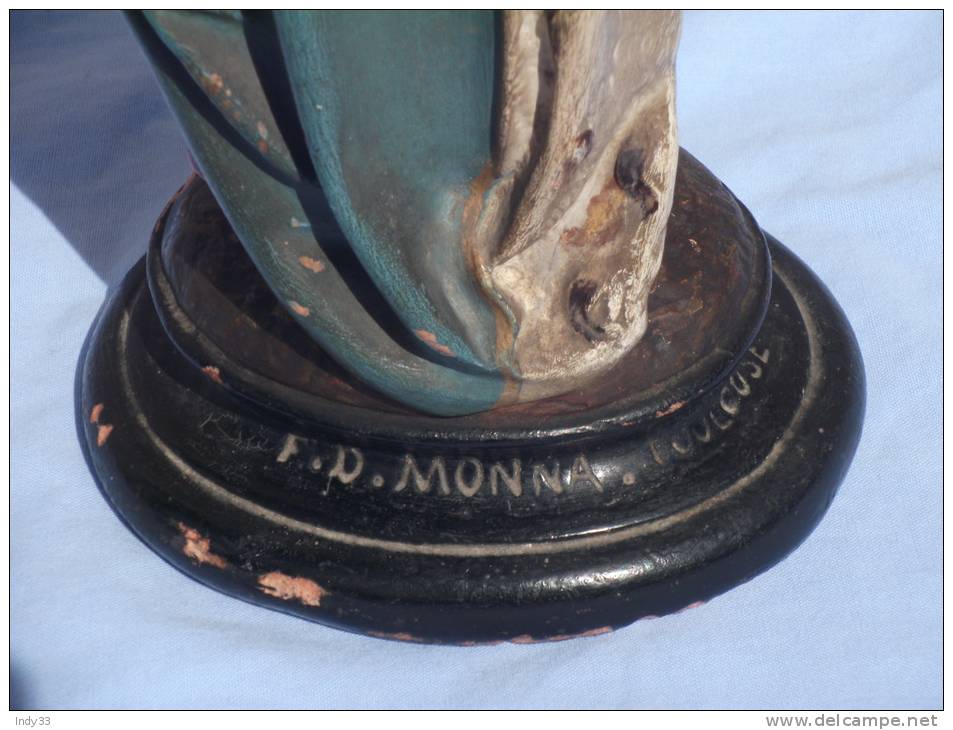 - STATUETTE DE ROI DE FRANCE EN TERRE CUITE PEINTE . SIGNEE SUR LE SOCLE F.D. MONNA TOULOUSE  . XIXe S. - Autres & Non Classés