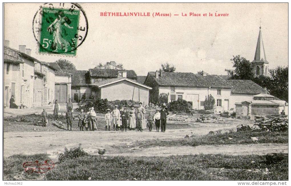 Carte Postale BETHELAINVILLE Meuse "La Place Et Le Lavoir " - Autres & Non Classés