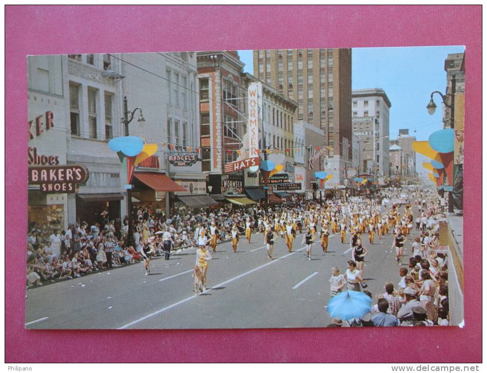 Tennessee > Memphis  Main Street Cotton Carnival Parade         --ref 874 - Memphis