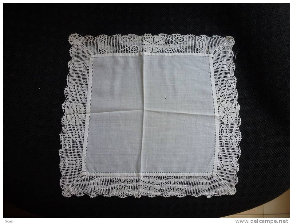 Mouchoir En Dentelle - Handkerchiefs