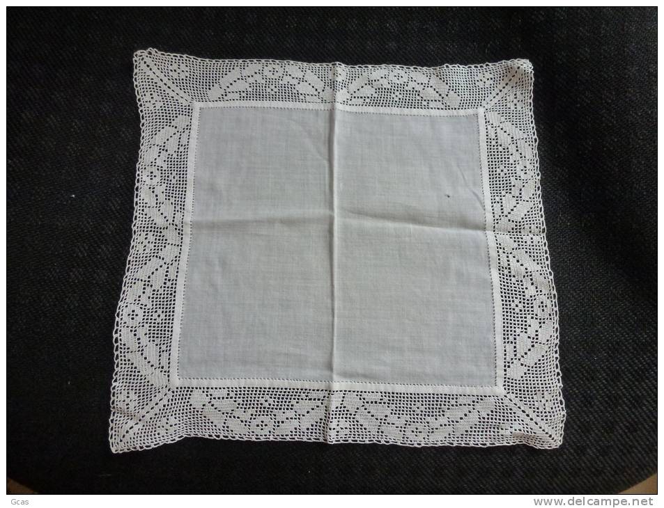 Mouchoir En Dentelle - Handkerchiefs