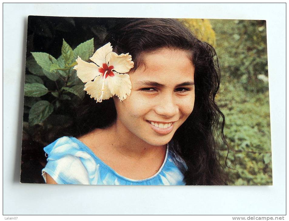 Carte Postale : WALLIS ET FUTUNA : Jeune Fille Wallisienne - Wallis Et Futuna