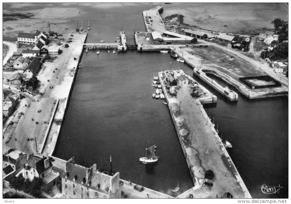 22 PAIMPOL  VUE AERIENNE  LES BASSINS ET LA JETEE - Paimpol