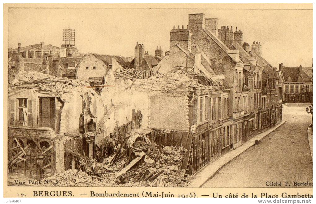 BERGUES (59) Guerre 1914-1918 Bombardements Place Gambetta - Bergues