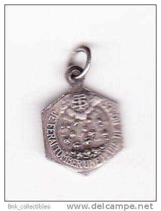 Old Small Religious Medal   - Je Ferai Tomber Une Pliue De Roses - Religione & Esoterismo