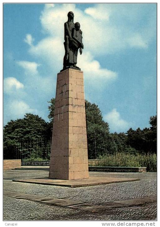 AK Ravensbrück, Gedenkstätte, Monument Am See, Beschr, 1968 - Fürstenberg