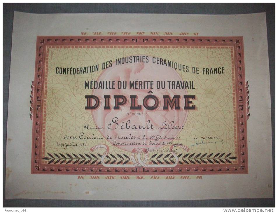 Diplôme 1950 Confédération Des Industries Céramiques De France ( Médaille Du Mérite Du Travail ) - Diplômes & Bulletins Scolaires