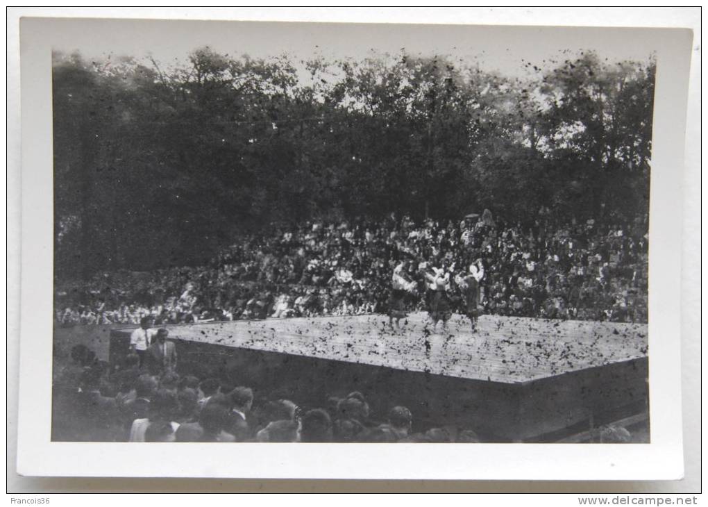 Lot De 6 Photos Theatre En Plein Air Nature Au Pays Basque - Circa 1940-50 Danses Folklore Taureaux Fête Spectacle - Places