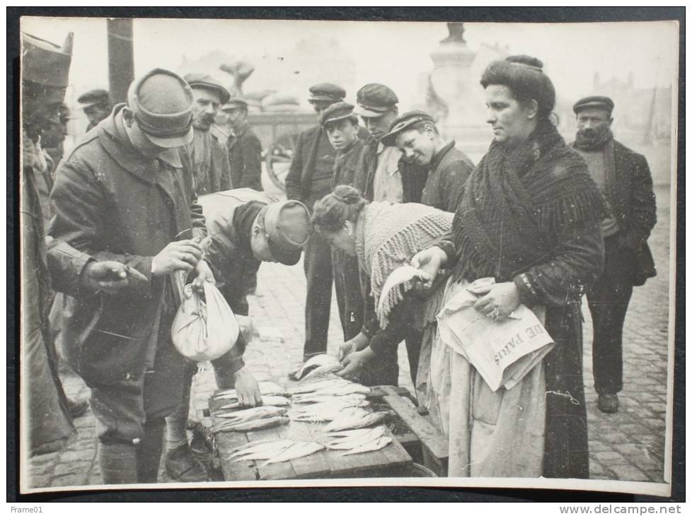 France 1940, Le Marché Aux Poissons Dans Dunkerque Bombardé - War, Military