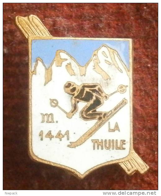 SKIING / SKI - LA THUILE, M. 1441 - Enamel Badge / Pin - Sports D'hiver