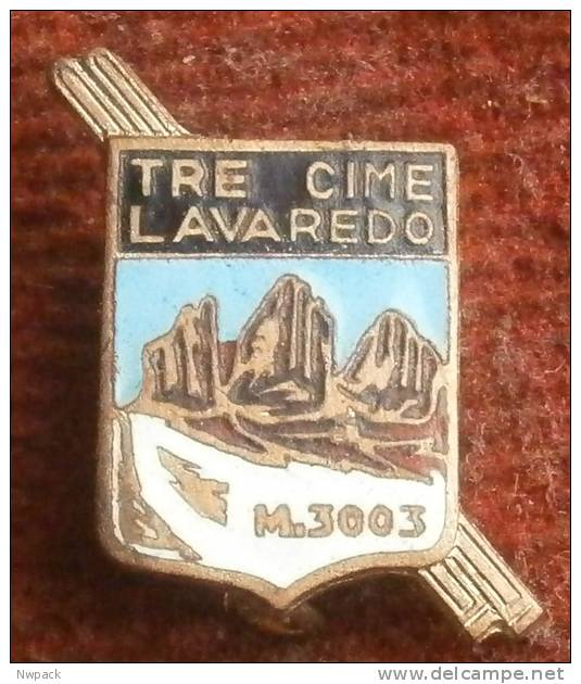 SKIING / SKI - TRE CIME LAVAREDO  M. 3003 - Enamel Badge / Pin - Wintersport