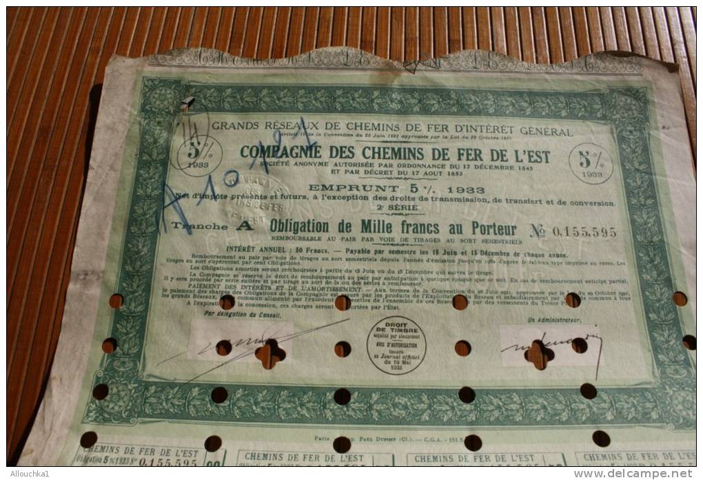 SNCF Compagnie Des Chemins De Fer De L'Est En. 5 % En 1933 Titre Action Perforées Perforations - Spoorwegen En Trams