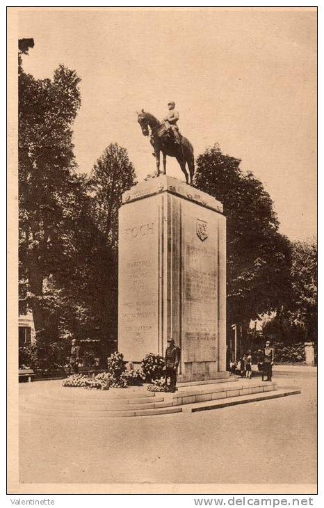 Monument Du Maréchal Foch  Inauguré à Lille 1936 - War Memorials