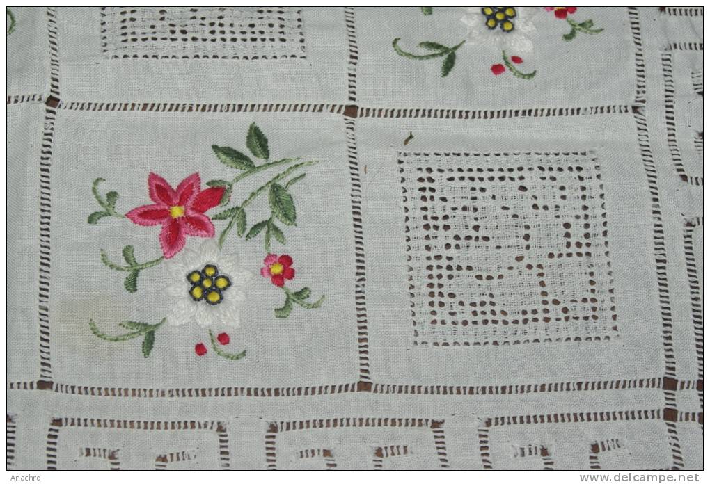 NAPPERON Brodé Ajouré  EDELWEISS 3 Motifs Ou MOUCHOIR 46 Cms X 30 /SPLENDIDE - Handkerchiefs