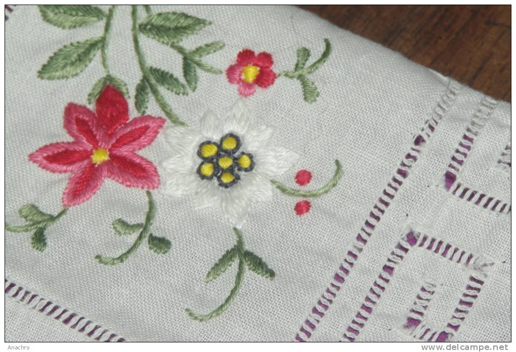 NAPPERON Brodé Ajouré  EDELWEISS 3 Motifs Ou MOUCHOIR 46 Cms X 30 /SPLENDIDE - Handkerchiefs