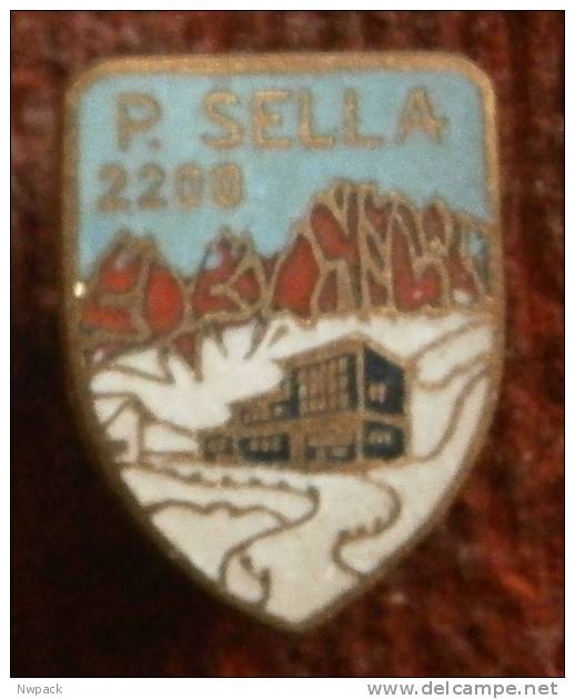 SKI / SKIING - P. SELLA   M.2200 -  Enamel Badge / Pin - Invierno