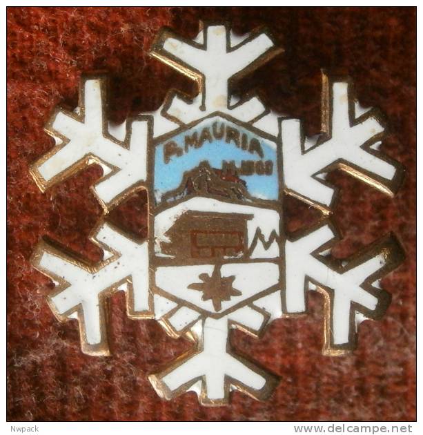 SKI / SKIING - P. MAURIA -  Enamel Badge / Pin - Winter Sports