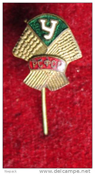 Russian Soviet Federative Socialist Republic - Football / Soccer -  DSO UROZHAJ  -  Enamel Badge / Pin - Fútbol