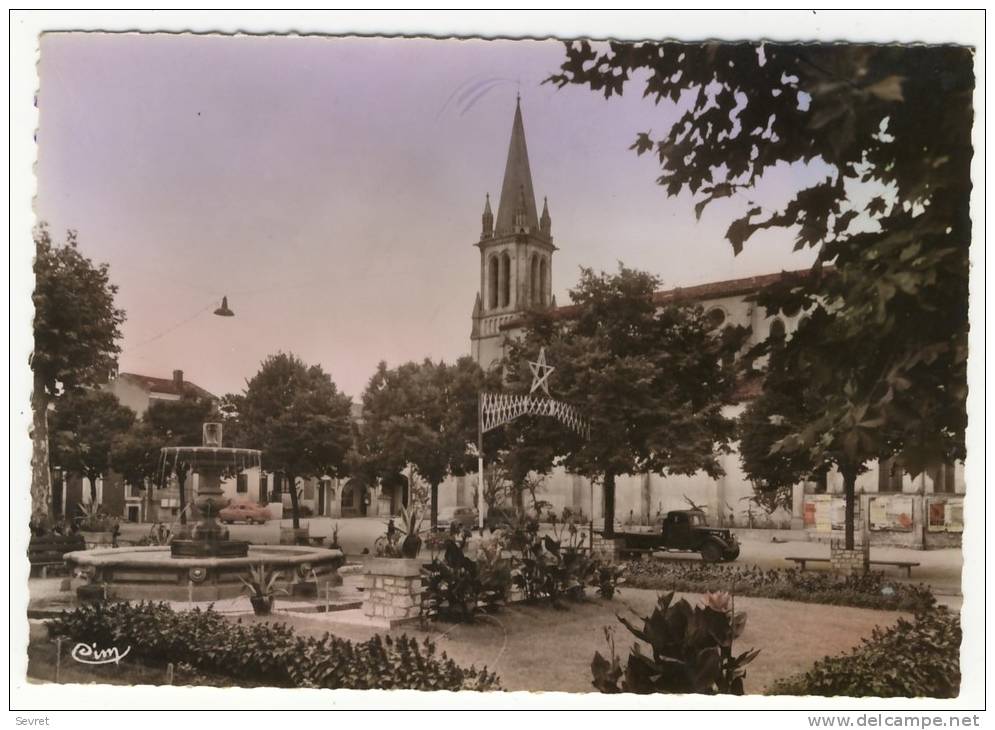 CASTELMORON. -  Le Jardin Public Et Le Clocher.   CPM Dentelée - Other & Unclassified