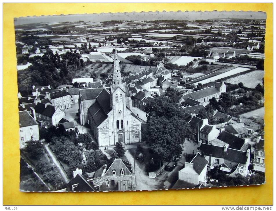 Cpsm 22 PLOUEZEC Vue Aerienne Centre Eglise Voitures Anciennes,commerce - Autres & Non Classés