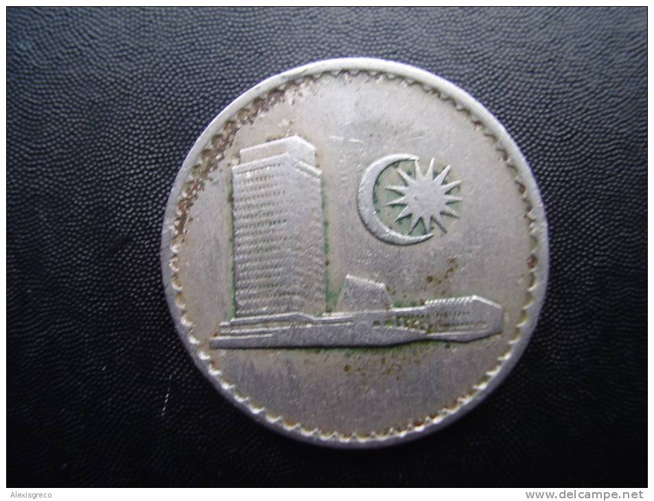 MALAYSIA  1968 20 Sen  Copper-nickel Coin  USED IN  GOOD CONDITION . - Malaysie