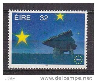 Q0965 - IRLANDE IRELAND Yv N°813 ** EUROPE - Neufs