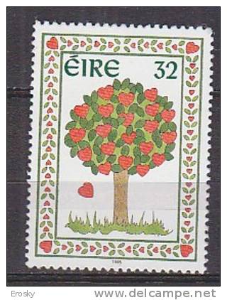 Q0982 - IRLANDE IRELAND Yv N°885 ** - Unused Stamps