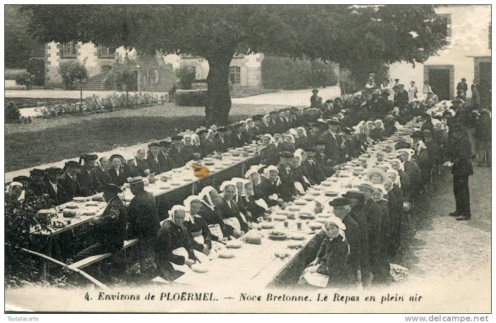 CPA 56 ENVIRONS DE PLOERMEL REPAS DE NOCE EN PLEIN AIR - Ploërmel