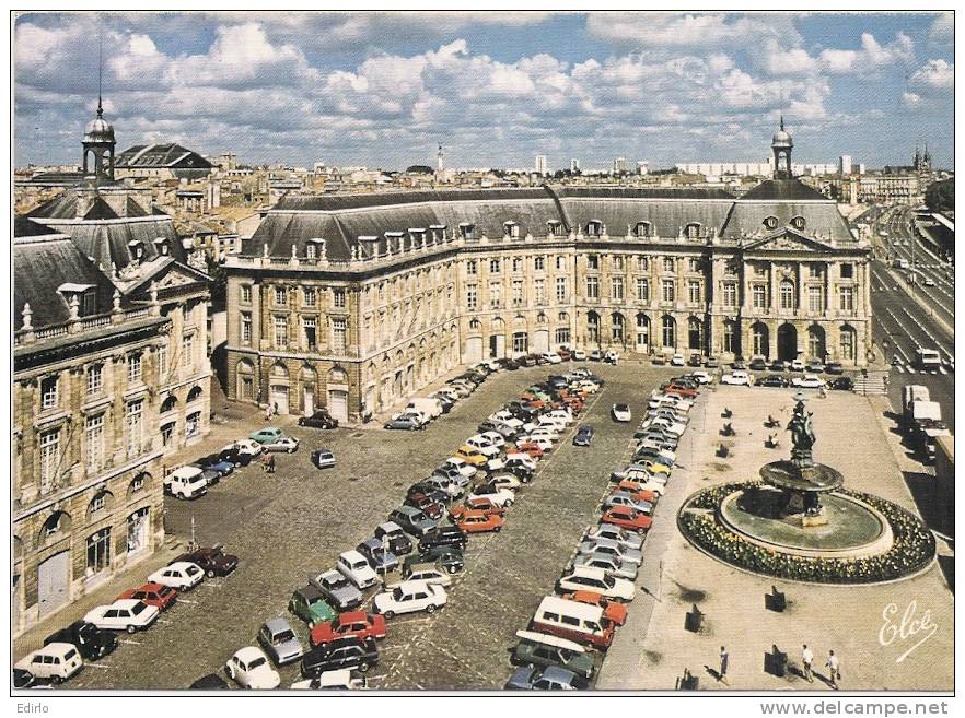 - BORDEAUX  Place De La Bourse Et Vieilles Voitures - TTB - Bordeaux