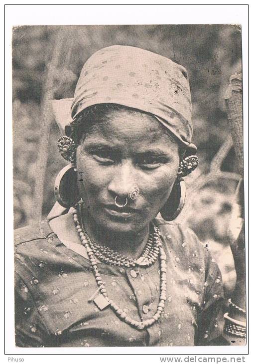 ASIA-608     KATHMANDU : Tharu Woman ( Piercing) - Népal