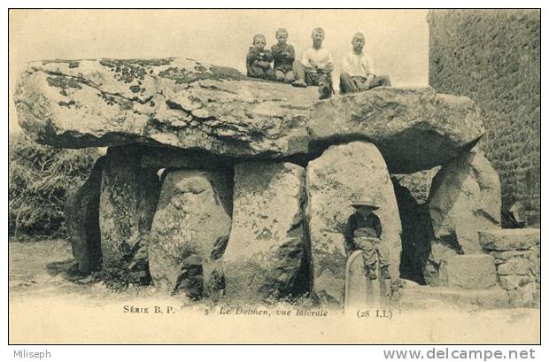 Le Dolmen , Vue Latérale Série B. P. N° 5   -  ( 28   L. L.  ( Lévy Frères, éditeurs à Paris ) )     (3225) - Dolmen & Menhirs